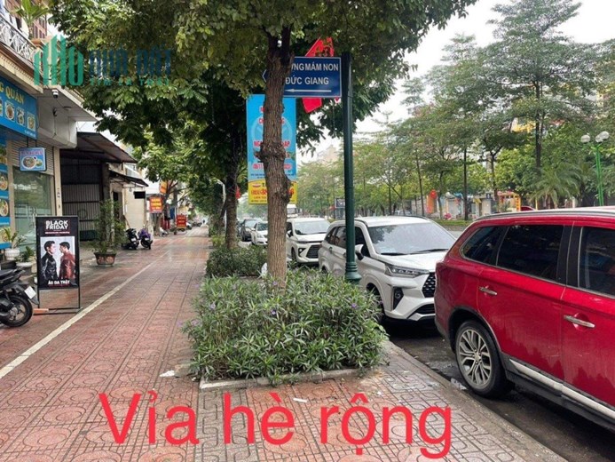 CHÍNH CHỦ Cần Bán Gấp Lô Đất Tặng Căn Nhà Cấp 4 Tại Mặt Phố Ngô Gia Tự Long Biên