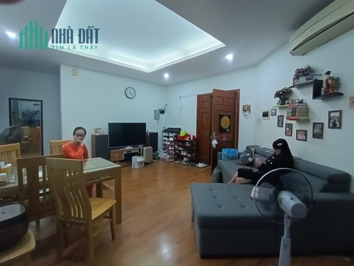 Hiếm! 173 Xuân Thủy 91m2 giá 4 tỷ căn 2PN2WC view thoáng đẹp NT đầy đủ