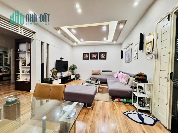 💥HIẾM💥Chung cư Mặt phố Hoàng Quốc Việt 82m2, Lô góc, 2PN, 2WC, chỉ 3.65 tỷ