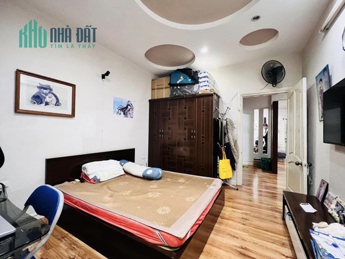 💥HIẾM💥Chung cư Mặt phố Hoàng Quốc Việt 82m2, Lô góc, 2PN, 2WC, chỉ 3.65 tỷ