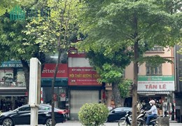 Cho thuê nhà mặt phố đường Láng, cách cầu vượt Ngã Tư Sở 100m.