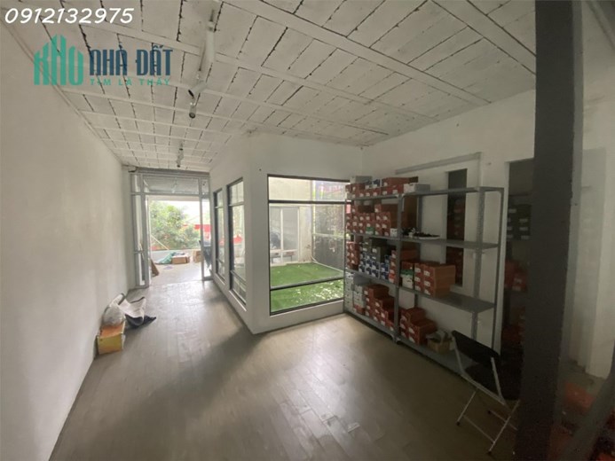 Cho thuê cửa hàng hoặc làm văn phòng tầng 2 mặt phố Nguyễn Hoàng Tôn - Địa chỉ: Nguyễn Hoàng Tôn,