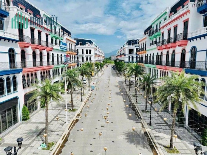 Bán căn Shophouse ngã tư, trục chính KĐT VCI sky garden. DT 293.3m2