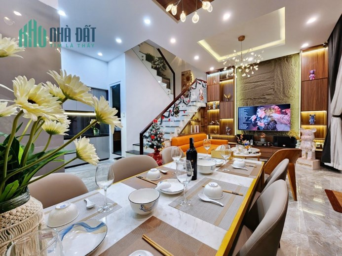 Bán nhà 4 tầng Nguyễn Hữu Thọ cạnh BV Gia Đình. Oto đậu 24/7. MT 6m. Giá nhỉnh 4 tỷ