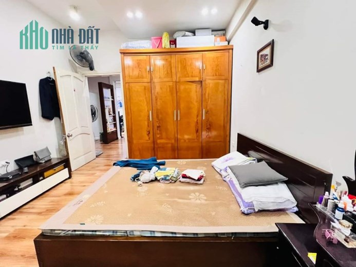 Căn hộ CC mặt phố Hoàng Quốc Việt DT 85m2 2PN 2WC, nhà đẹp ở ngay tặng hết NT đẹp, 3.6 tỷ