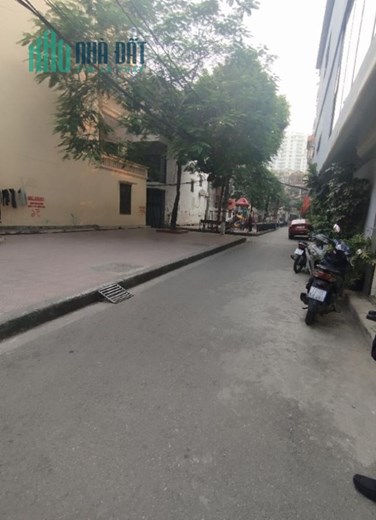NHÀ PHÂN LÔ – HOA BẰNG PHỐ - Ô TÔ QUA NHÀ – DÂN TRÍ CAO – AN NINH TỐT – 49.5M2, 7.4 TỶ