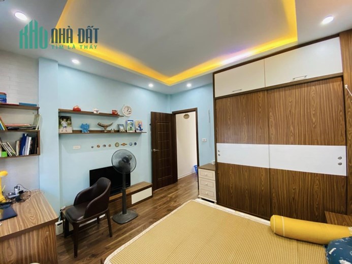 41m 5 Tầng Mặt Tiền 4.5m Nhỉnh 10 Tỷ Phố Hoàng Quốc Việt Cầu Giấy. Phân Lô 3 Thoáng Ô Tô Tránh Dừng