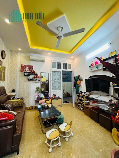 Bán gấp căn nhà xây tâm huyết ở Ngõ 678 Đê La Thành quận Ba Đình Giá 4,5 Tỷ