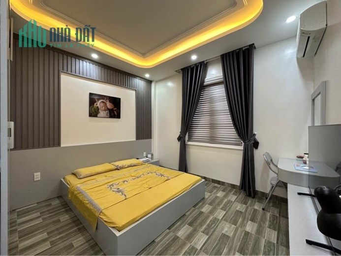 Bán nhà Dư Hàng, 50m 4 tầng GIÁ 3.9 tỉ ngay sau mặt đường, xây sang xịn