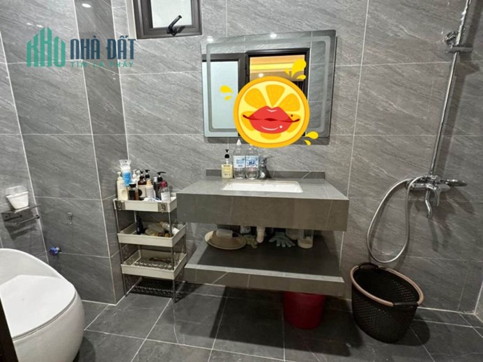 Bán nhà Dư Hàng, 50m 4 tầng GIÁ 3.9 tỉ ngay sau mặt đường, xây sang xịn