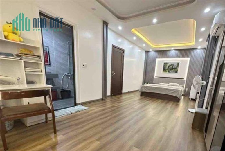 Bán nhà Dư Hàng, 50m 4 tầng GIÁ 3.9 tỉ ngay sau mặt đường, xây sang xịn