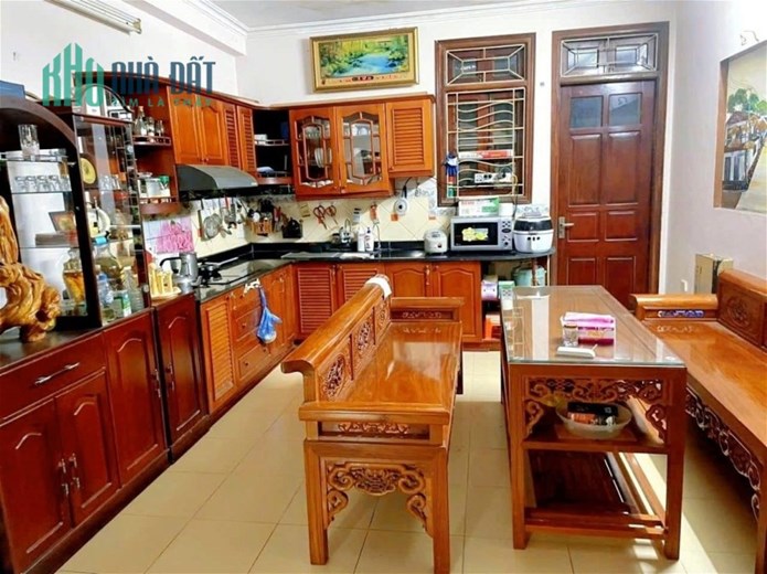 Bán Nhà Phố Lạc Long Quân Quận Cầu Giấy. 76m Xây 5 Tầng Giá Loanh Quanh 10 Tỷ. Cam Kết Ảnh Thật Mô