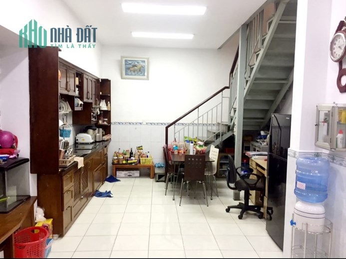 Kẹt bank, bán gấp nhà cho thuê 12 triệu, 78m2, gần ngã tư Hàng Xanh