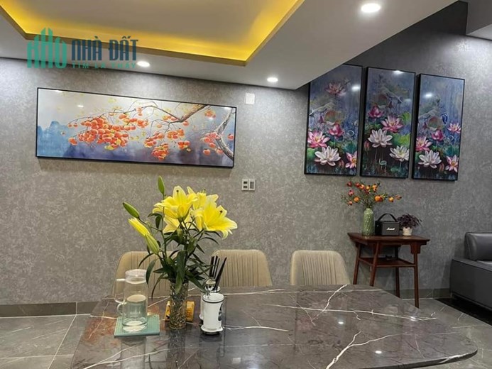 Nhà có việc cần bán gấp - Lạc Long Quân - TTTM Lotte - 75m2 x 6 Tầng - ngõ nông - thang máy