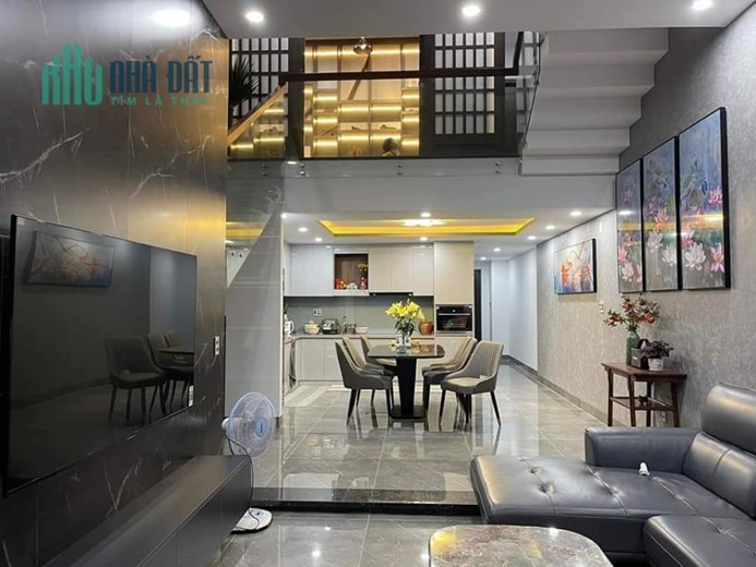Nhà có việc cần bán gấp - Lạc Long Quân - TTTM Lotte - 75m2 x 6 Tầng - ngõ nông - thang máy