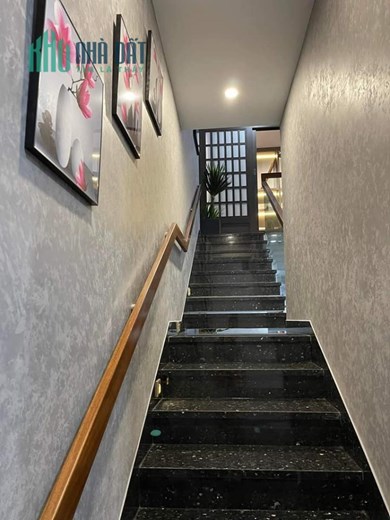 Nhà có việc cần bán gấp - Lạc Long Quân - TTTM Lotte - 75m2 x 6 Tầng - ngõ nông - thang máy