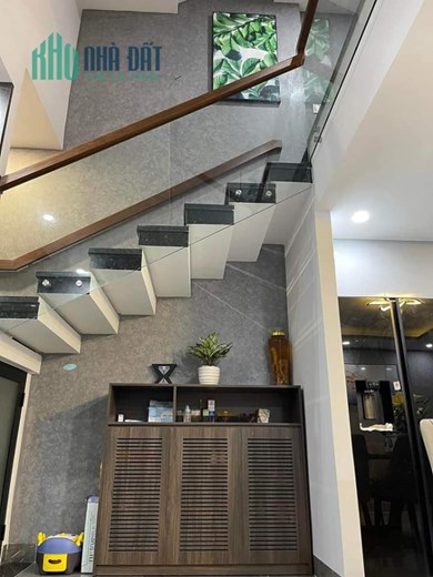 Nhà có việc cần bán gấp - Lạc Long Quân - TTTM Lotte - 75m2 x 6 Tầng - ngõ nông - thang máy