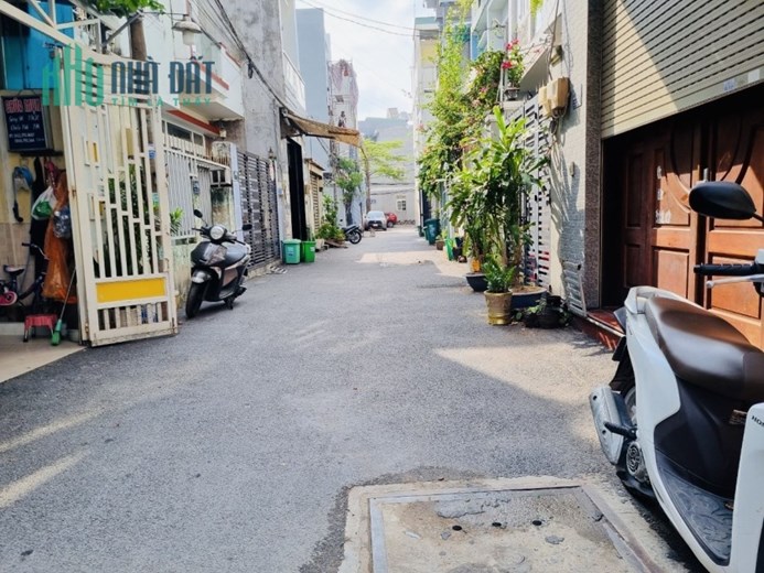 Rất ngộp bank cần bán gấp nhà đường xe hơi - khu phân lô cao câp đường 30 Linh Đông - 4 x 14 giá