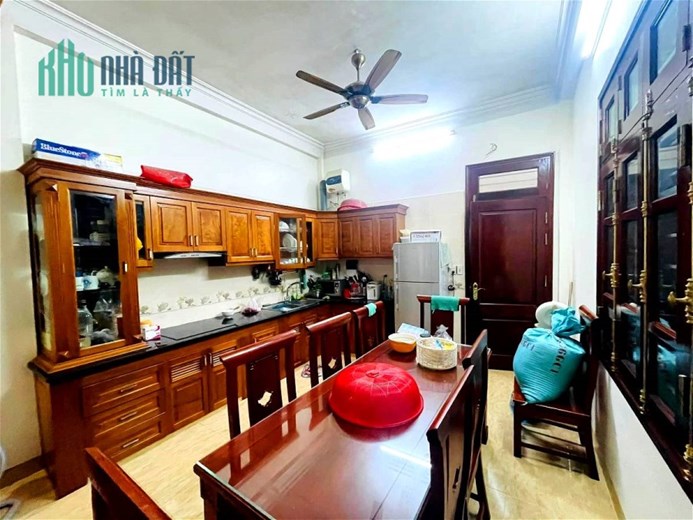 Bán Nhà Phố Lạc Long Quân Quận Cầu Giấy. 72m Xây 5 Tầng Mặt Tiền 4m Nhỉnh 12 Tỷ. Cam Kết Ảnh Thật