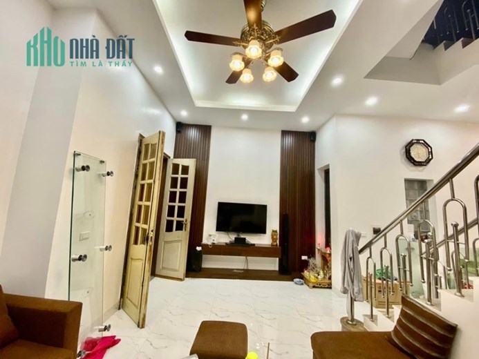 Nhà Định công dt 40m2 x5 tầng,mới,đẹp,ở luôn,giá 3.5 tỷ