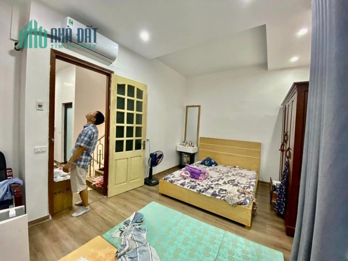 Nhà Định công dt 40m2 x5 tầng,mới,đẹp,ở luôn,giá 3.5 tỷ