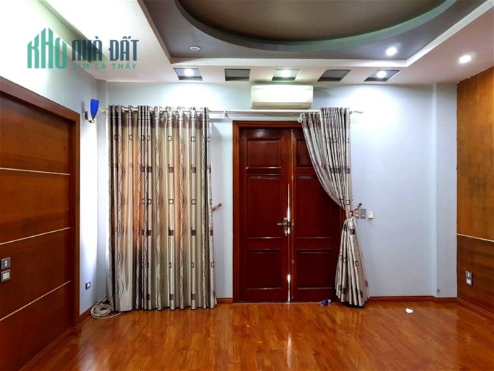 Bán Nhà Phố Lạc Long Quân Quận Cầu Giấy. 52m Xây 5 Tầng Mặt Tiền 4.7m Nhỉnh 12 Tỷ. Cam Kết Ảnh Thật
