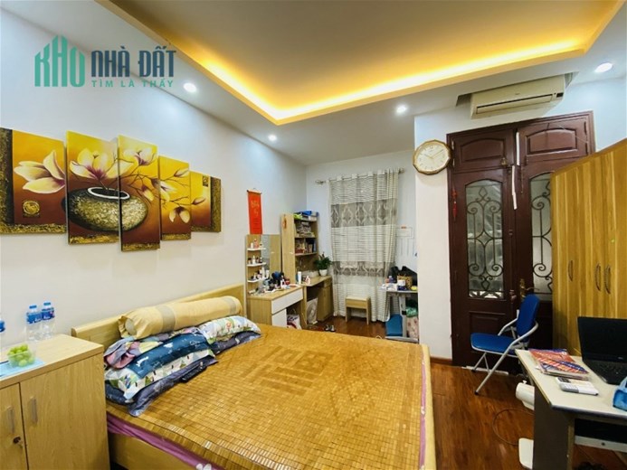 Bán Nhà Phân Lô Hoàng Quốc Việt Quận Cầu Giấy. 45m Mặt Tiền 4.2m Giá 10 Tỷ. Cam Kết Ảnh Thật Mô Tả