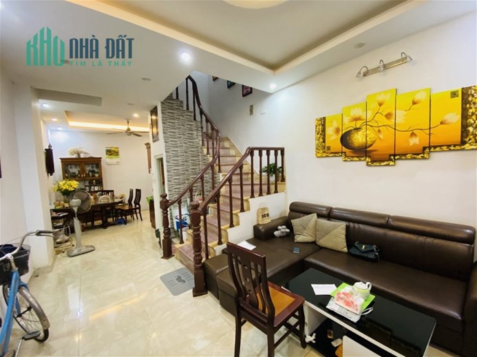 Bán Nhà Phân Lô Hoàng Quốc Việt Quận Cầu Giấy. 45m Mặt Tiền 4.2m Giá 10 Tỷ. Cam Kết Ảnh Thật Mô Tả