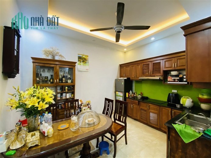 Bán Nhà Phân Lô Hoàng Quốc Việt Quận Cầu Giấy. 45m Mặt Tiền 4.2m Giá 10 Tỷ. Cam Kết Ảnh Thật Mô Tả