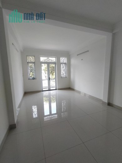 Bán gấp nhà mặt tiền đường 55A đối diện công ty bonchen