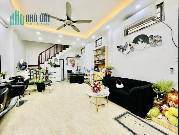Bán nhà đẹp Phố 8/3, 45m2, 5 Tầng, MT 4,5m, Cách Mp 10m giá 6,x Tỷ
