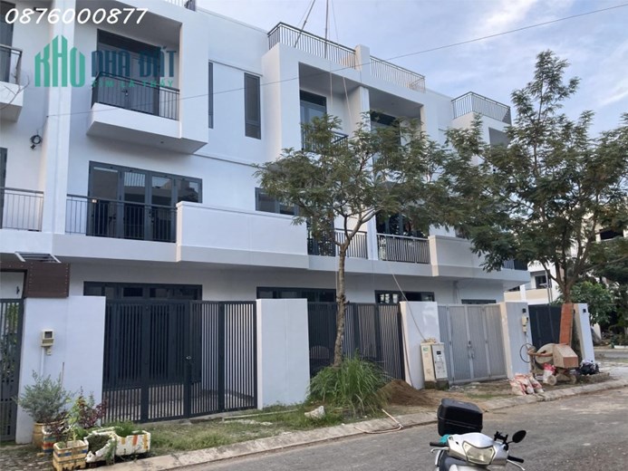 Cho thuê nhà phố Lê Văn Lương Nhà Bè. Thiết kế hiện đại 3 tầng, 4PN, 5WC 15 triệu/ tháng. Quy hoạch
