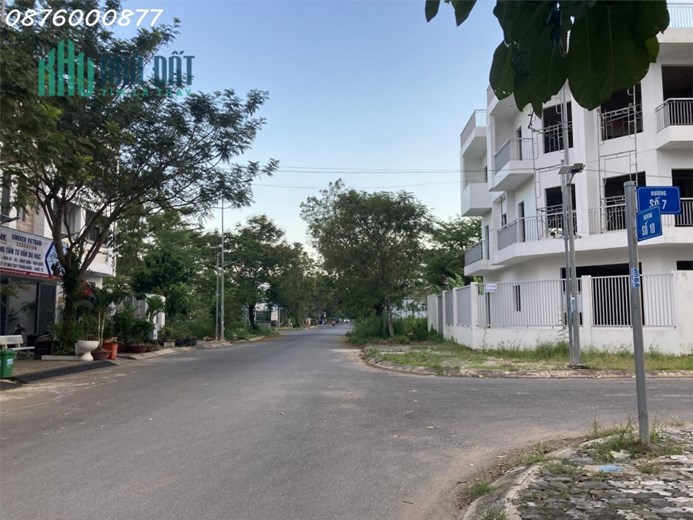 Cho thuê nhà phố hẻm 1078  Lê Văn Lương Nhà Bè. Thiết kế hiện đại 3 tầng, 4PN, 5WC 15 triệu/ tháng.