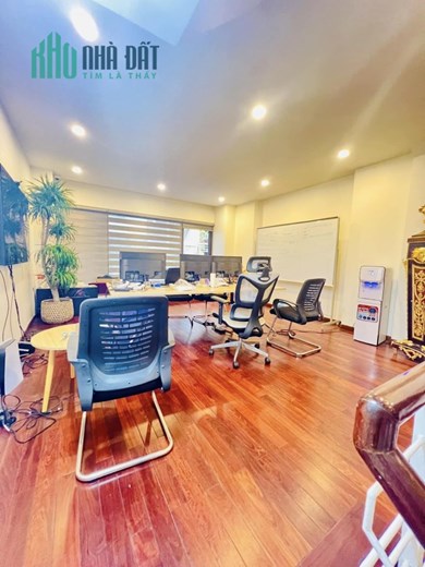 MẶT PHỐ !! Cho thuê nhà MP Khuất Duy Tiến  TX 60m x4T 5PN hơn 20 tr vỉa hè mênh mông KD tốt
