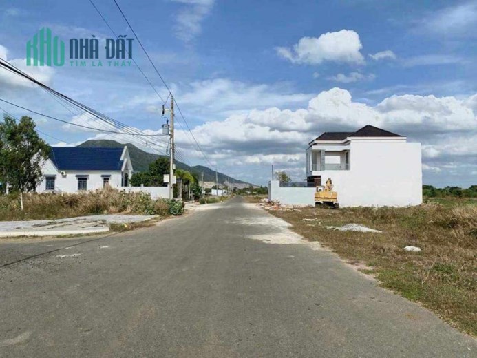 CHỦ BÁN ĐẤT VÒNG XOAY QUỐC LỘ 56 HÒA LONG 157M2/1TY450 SHR
