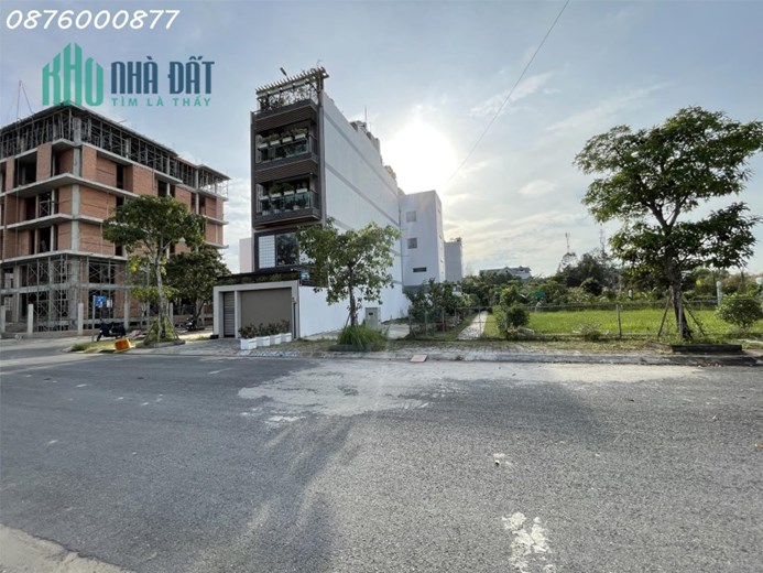 Bán đất Lê Văn Lương Nhà Bè. MT đường16m liền kề tòa nhà cho thuê 100 phòng, giá chỉ 55 triệu/m2
