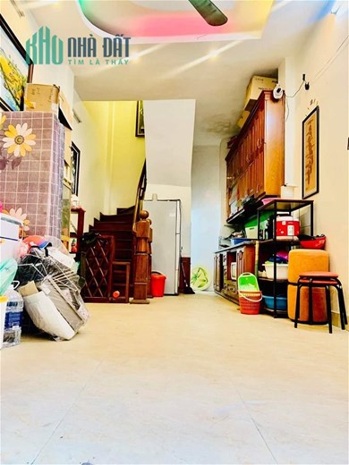 Chủ gửi bán nhanh nhà ở Thịnh Quang, Đống Đa. Nhà 5 tầng vị trí đẹp, giá giảm sâu có thương lượng