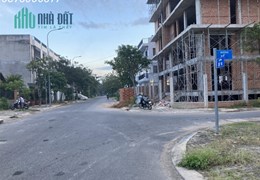 Bán nhà phố Lê Văn Lương Nhà Bè. 3 lầu + sân thượng đường 16m đối diện tòa nhà cho thuê 100 phòng