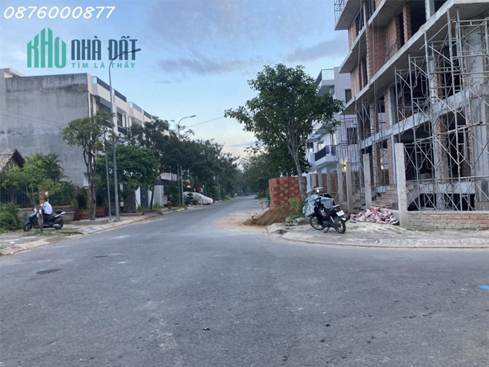 Bán nhà phố hẻm 1078 Lê Văn Lương Nhà Bè. 3 lầu + sân thượng đường 16m đối diện tòa nhà cho thuê