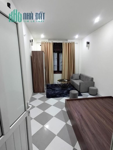 Chính chủ cần cho thuê căn hộ 2 phòng ngủ, 1WC tại chân cầu Long Biên, Hà Nội
