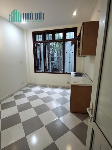 Chính chủ cần cho thuê căn hộ 2 phòng ngủ, 1WC tại chân cầu Long Biên, Hà Nội