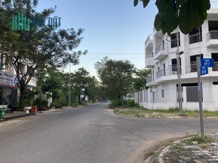 Bán nhà phố hẻm 1078 Lê Văn Lương Nhà Bè. Thiết kế hiện đại 3 lầu + sân thượng, nội thất hoàn thiện