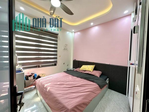 Bán nhà Nguyễn Khoái, Thanh Đàm lô góc 5 tầng chỉ quanh 3 tỷ