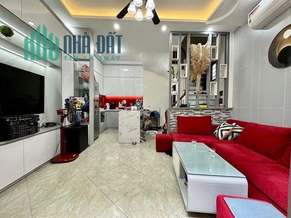 Bán nhà Nguyễn Khoái, 30m lô góc 5 tầng chỉ quanh 3 tỷ mới xây đc 2 năm