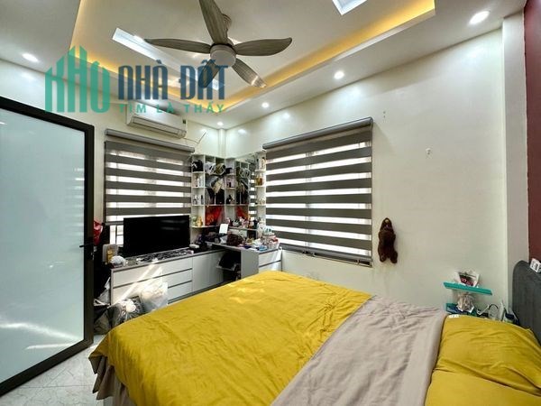 Bán nhà Nguyễn Khoái, 30m lô góc 5 tầng chỉ quanh 3 tỷ mới xây đc 2 năm