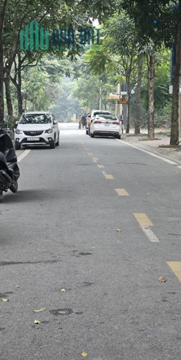 Bán đất tặng nhà Thạch Bàn, ô tô tránh, vỉa hè, 105m2, 5.9 mặt tiền giá 8.5 tỷ.
