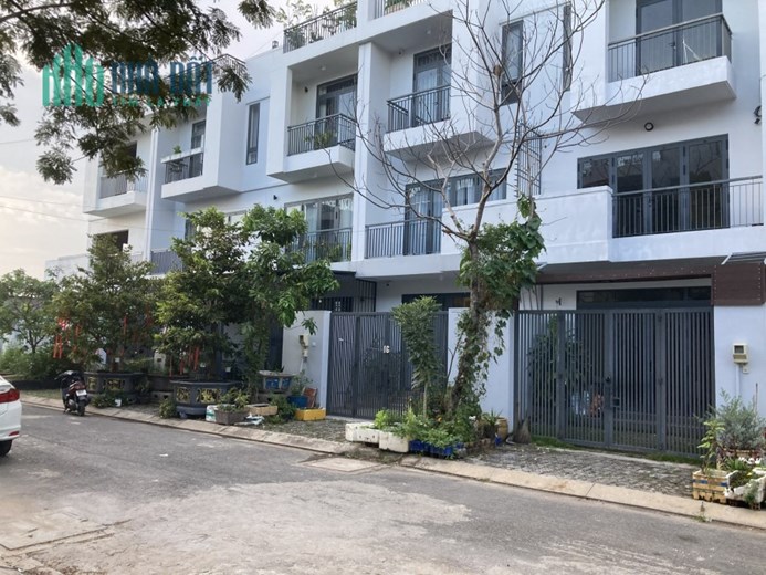 Bán nhà phố Lê Văn Lương Nhà Bè. Thiết kế hiện đại 3 lầu + sân thượng, điện nước âm giá chỉ 6tỷX