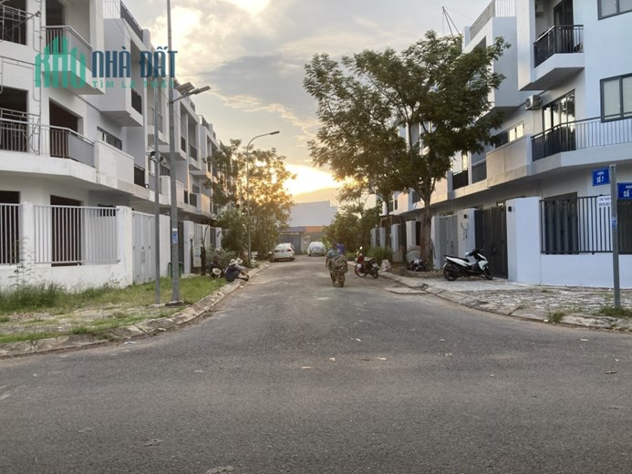 Bán nhà phố KDC Lập Phúc Nhà Bè. Thiết kế hiện đại 3 lầu + sân thượng, điện nước âm giá chỉ 6tỷX