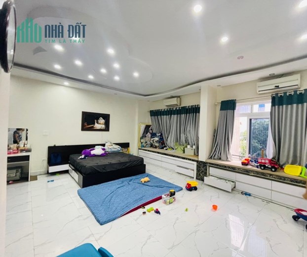 Bán nhà mặt phố VIP Lý Nam Đế Hoàn Kiếm 173m2x5 tầng, mặt tiền 7.4m, kinh doanh, văn phòng chỉ