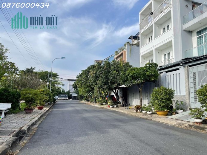 Bán nhà KDC Lập Phúc Khu vui chơi công viên 2500m2 giá 31tr/m2 thông đường số 1 20m FULL nội thất